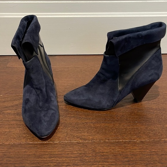 Veronica Beard Women’s Blue Suede and Black Leather Booties Size 39/9 - Picture 1 of 10